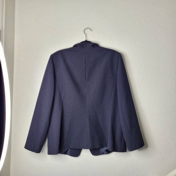 Tahari Arthur S. Levine Plus Size Black Blazer - Picture 5 of 6